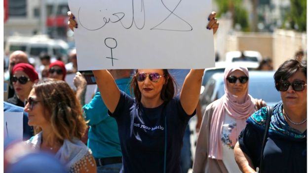 ناديا أبونحلة: غياب الرادع الحقيقي للجناة من شأنه أن يزيد جرائم العنف ضد المرأة (صوت)